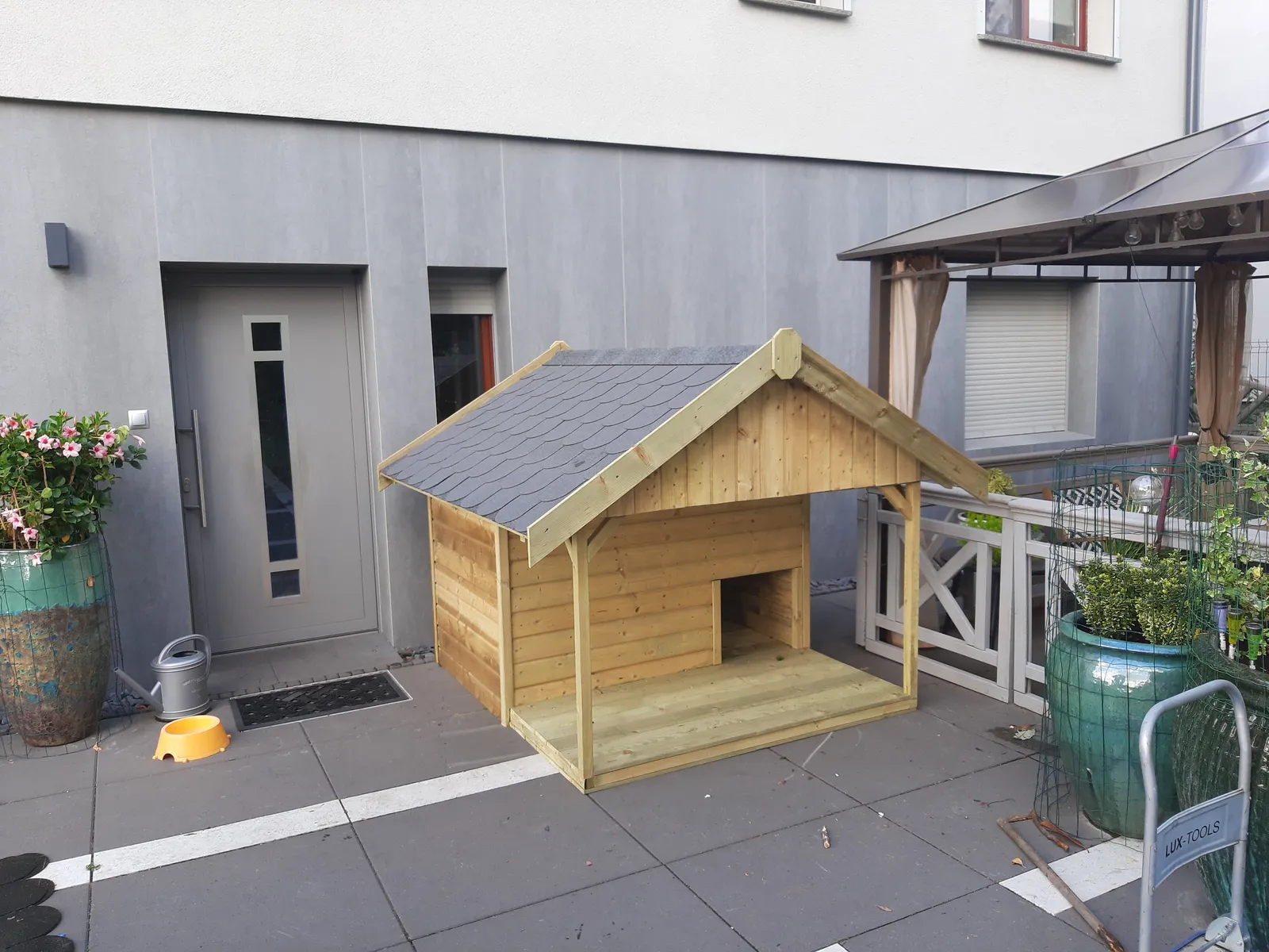 Buda dla psa standardowa - wysokiej jakości produkt architektury ogrodowej z drewna